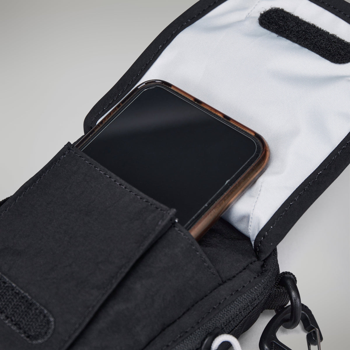 Unisex Logo X-Body Small - Black